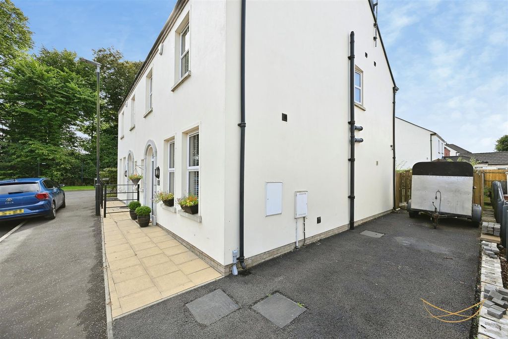 Property photo 2 of 38 Dhp-2.Jpg