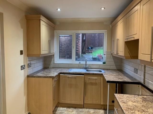 Property photo 2 of 6 Kitchen