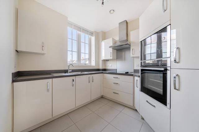 Property photo 3 of 17 Kitchen