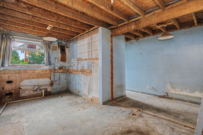 Property photo 2 of 11 Kitchen