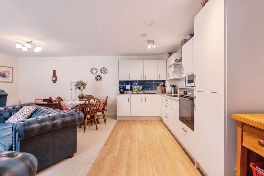 Additional image 4 of 2 bed flat for saleSouth Street, Taunton, Somerset TA1