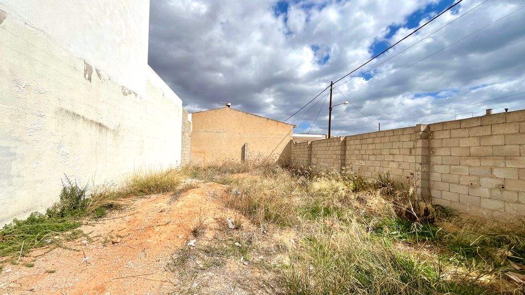 Property photo 1 of 3 001 82490.Jpg