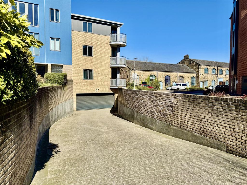 Property photo 2 of 18 External