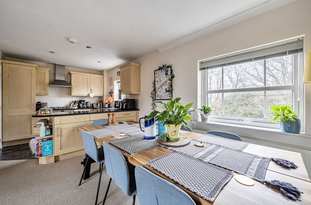 Property photo 3 of 16 1396515-4-695Fdd7...