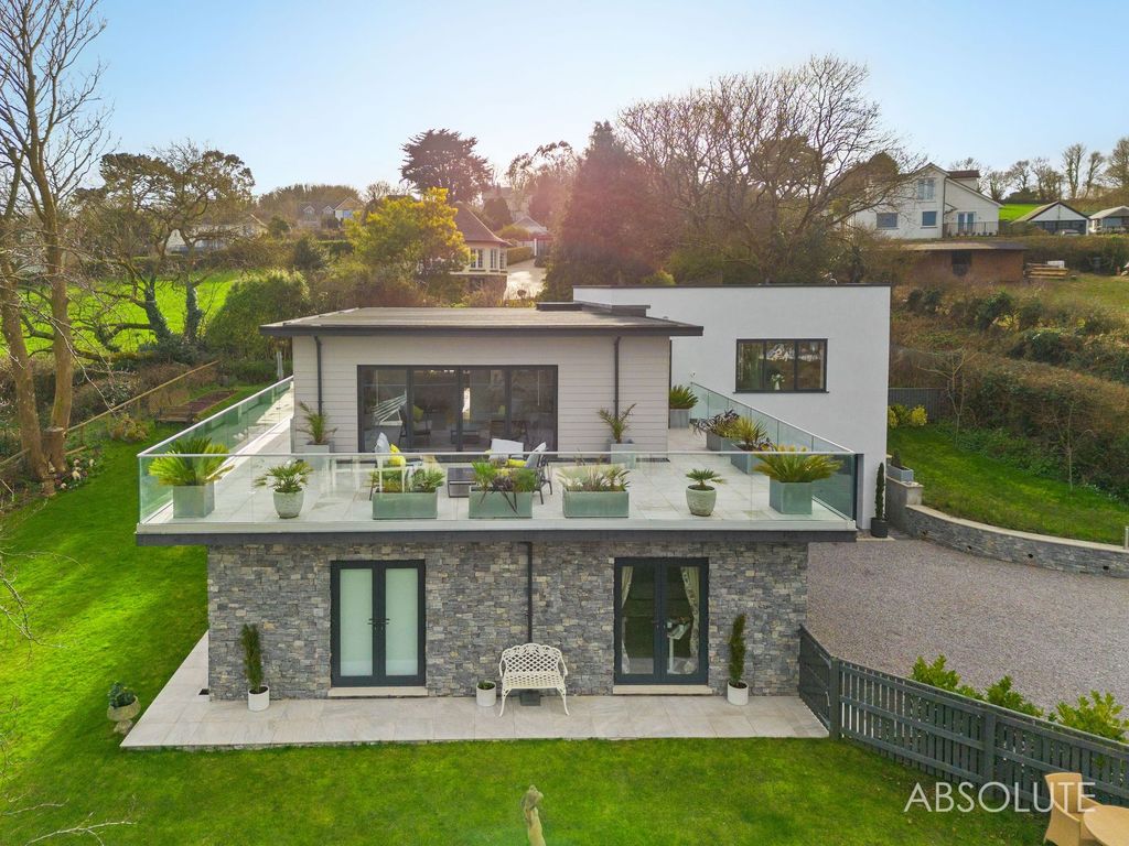 Property photo 3 of 44