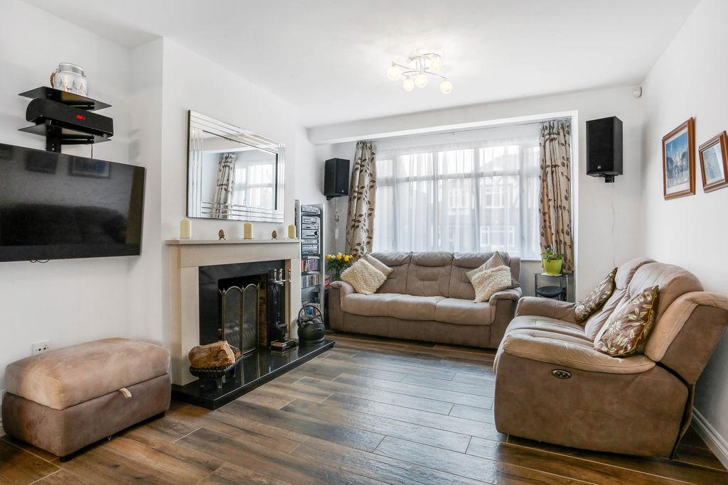 Property photo 2 of 32