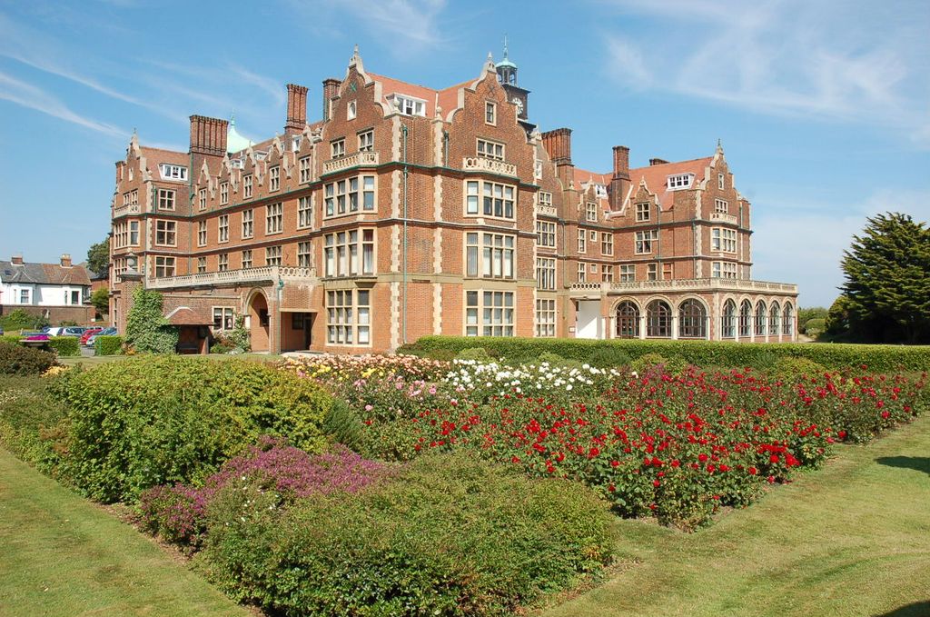 Property photo 1 of 18