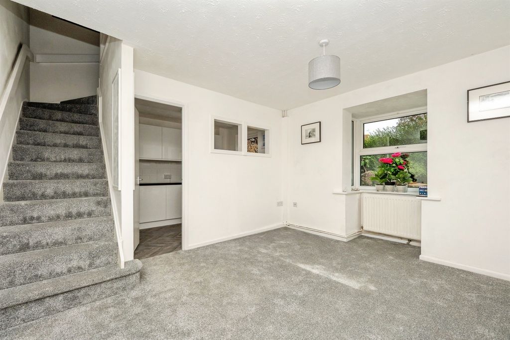 Property photo 2 of 25