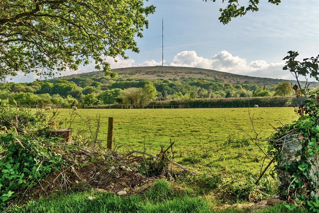 Property photo 3 of 22 5-6815068Fd899A-1285629-Arw-5.Jpg