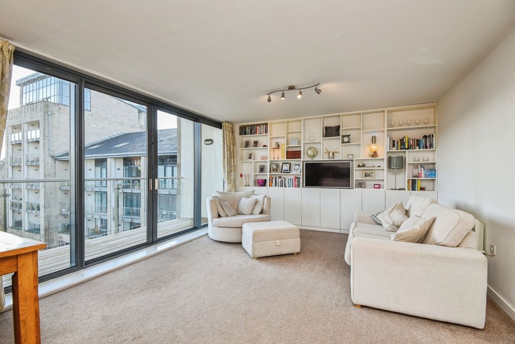 Property photo 2 of 19 Living Space