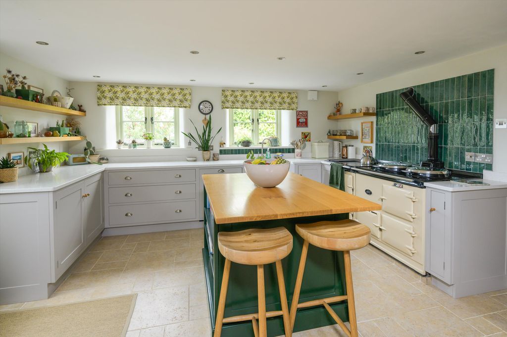 Property photo 3 of 31 Image