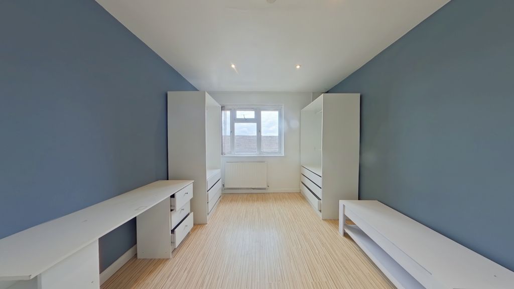 Property photo 3 of 8 Bedroom 1