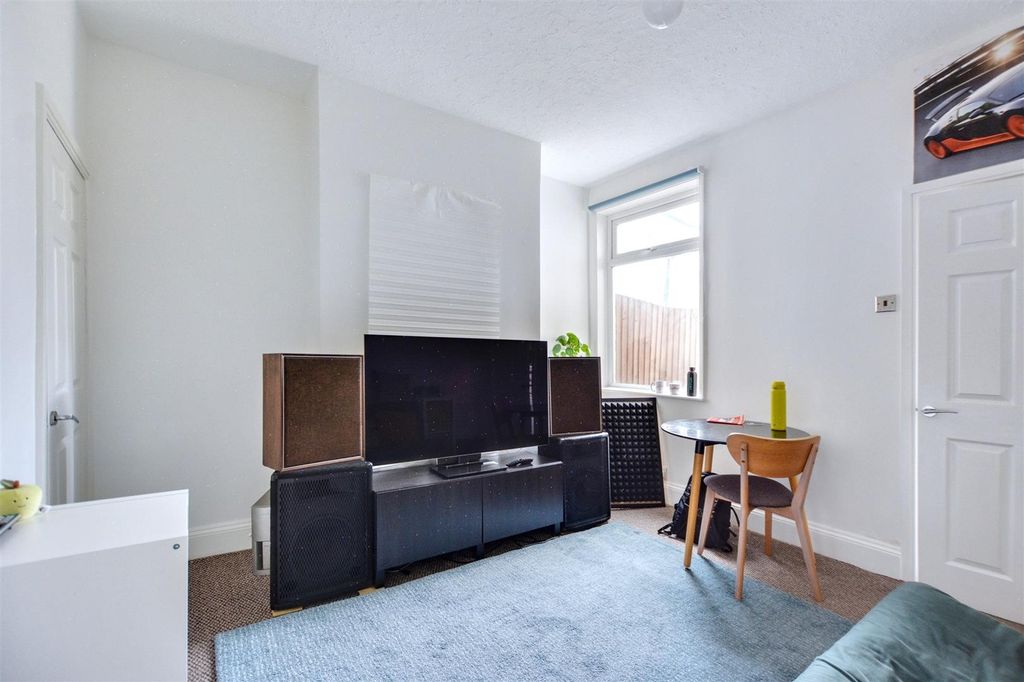 Property photo 3 of 17 Dining Room