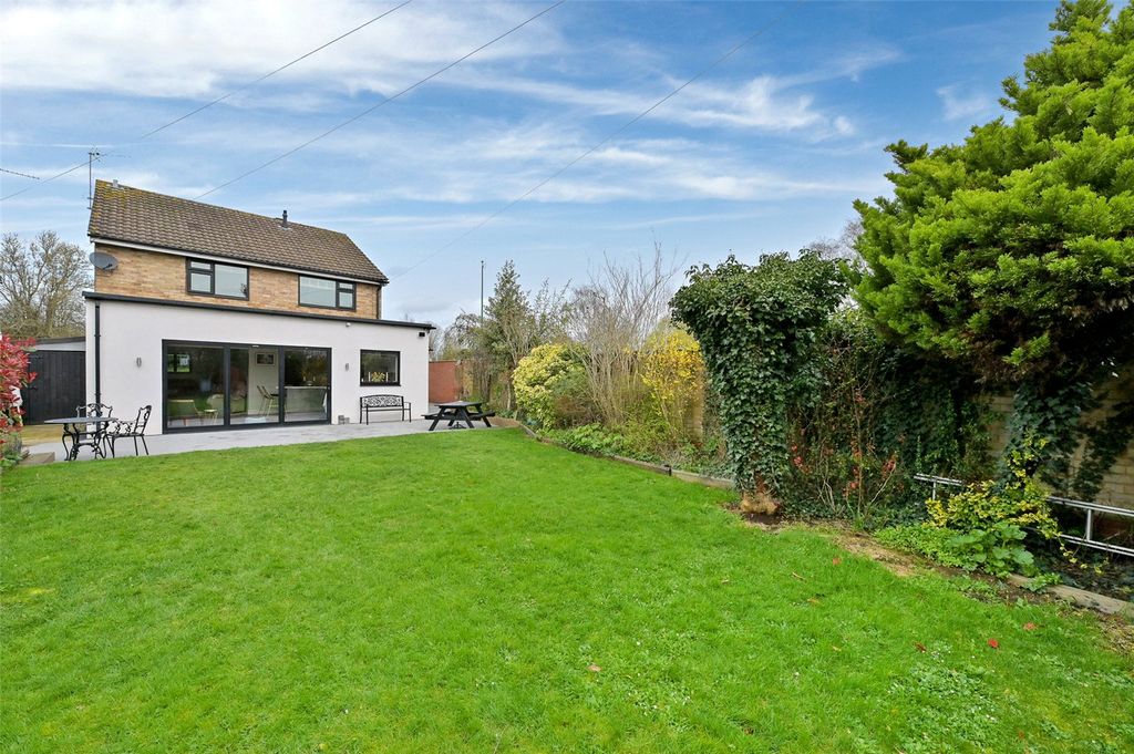 Property photo 2 of 11 Garden