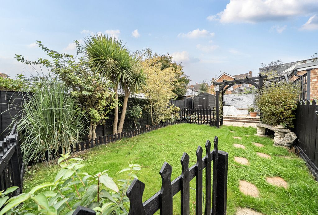 Property photo 3 of 12 1364800-9-68ee300...