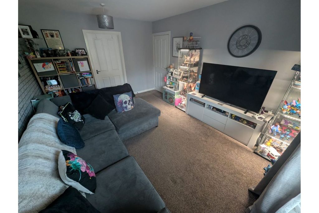 Property photo 3 of 20 Living Room