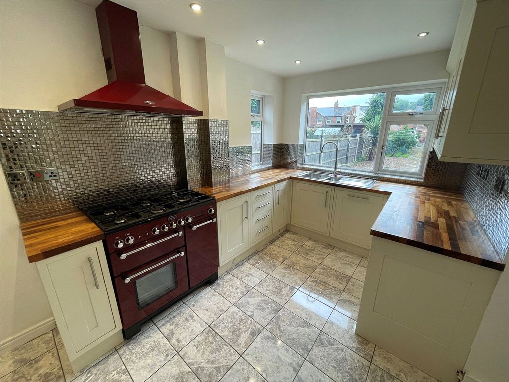 Property photo 2 of 12 Picture No. 11