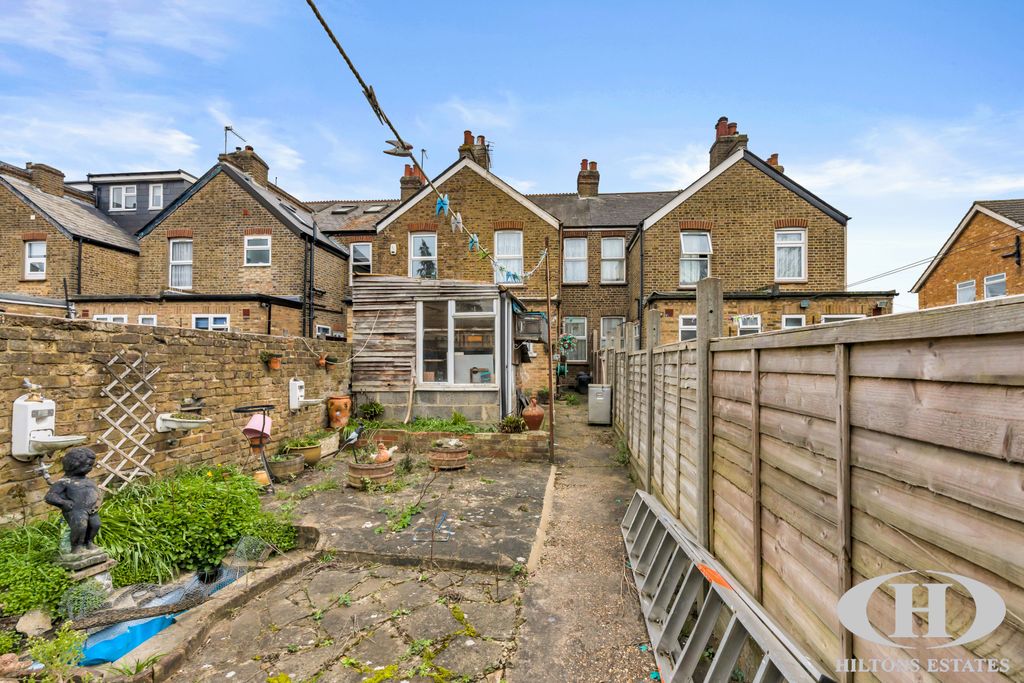 Property photo 3 of 17