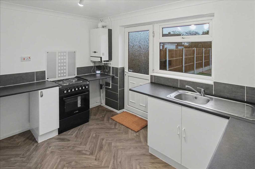 Property photo 3 of 13 Kitchen