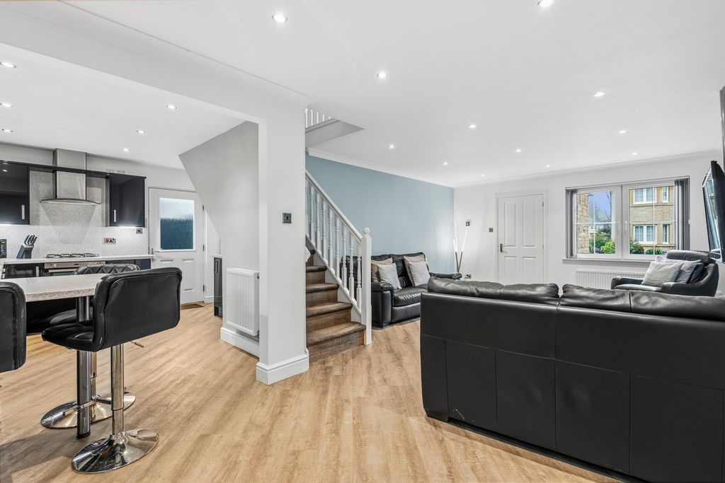 Property photo 2 of 26