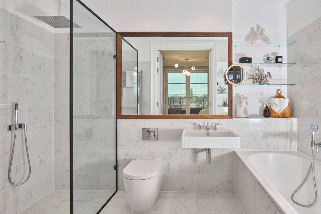 Property photo 2 of 17 Bathroom