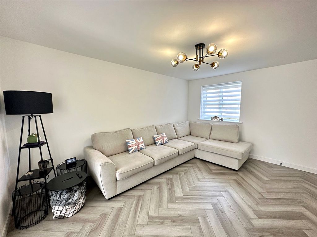 Property photo 1 of 18 Picture No. 09