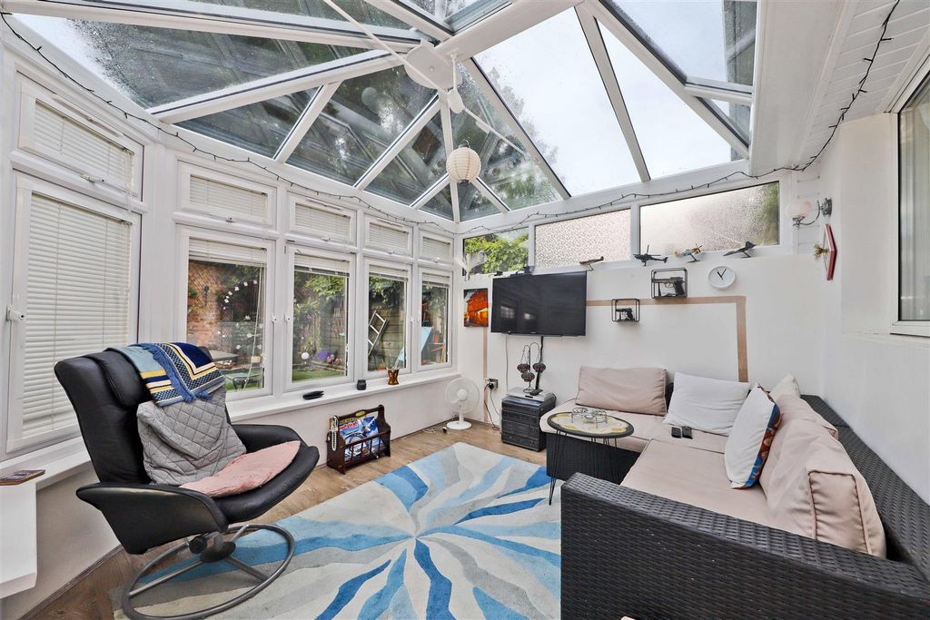 Property photo 3 of 13 Conservatory