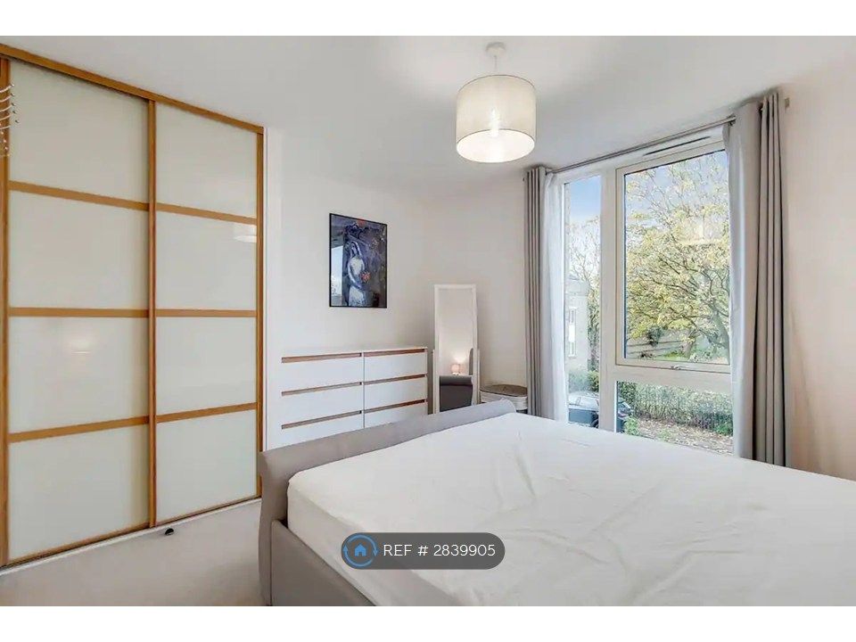 Property photo 3 of 10 Bedroom With Kingsize Bed