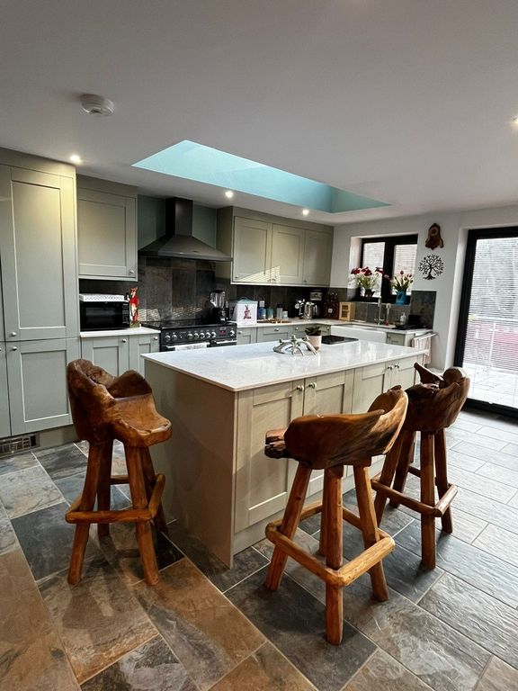 Property photo 2 of 25