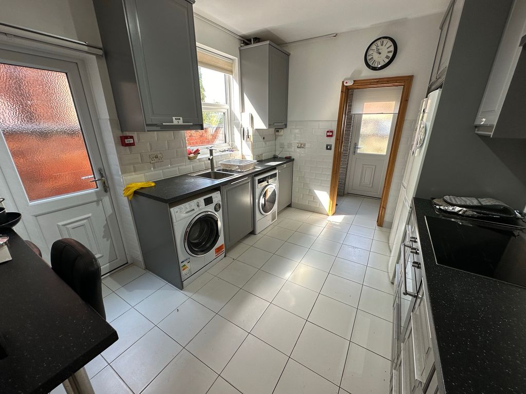 Property photo 2 of 5 4