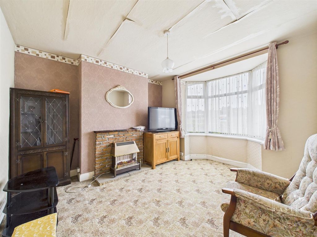 Property photo 3 of 10 Lounge
