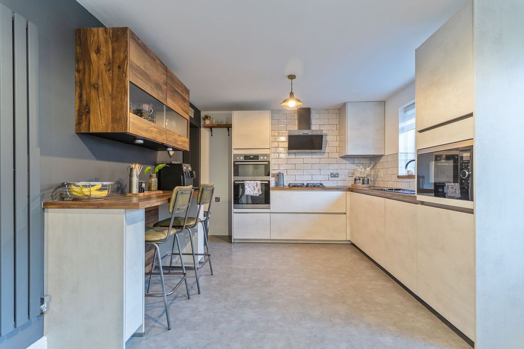 Property photo 3 of 26