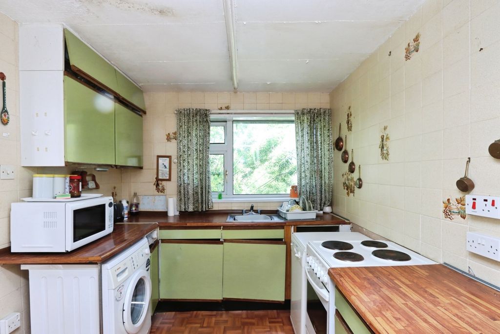 Property photo 3 of 14 Kitchen