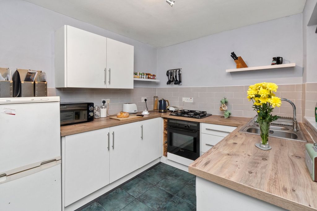 Property photo 3 of 31