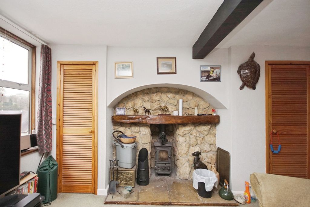 Property photo 3 of 17 Photo