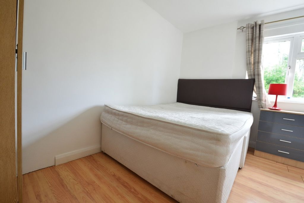 Property photo 3 of 6 Sewgf