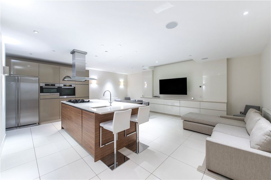 Property photo 2 of 29 Kitchen/Diner