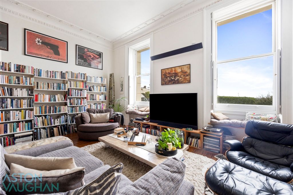 Property photo 2 of 23 4591952