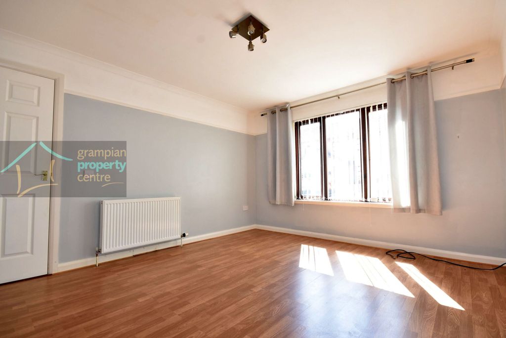 Property photo 3 of 16 Lounge 2.Jpg