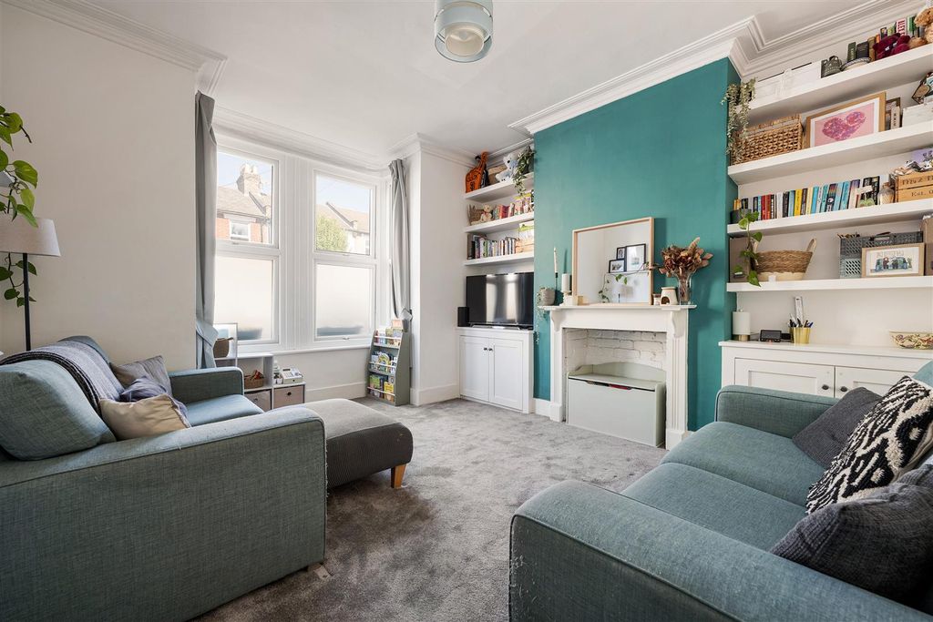 Property photo 2 of 32 Morley Road, E10