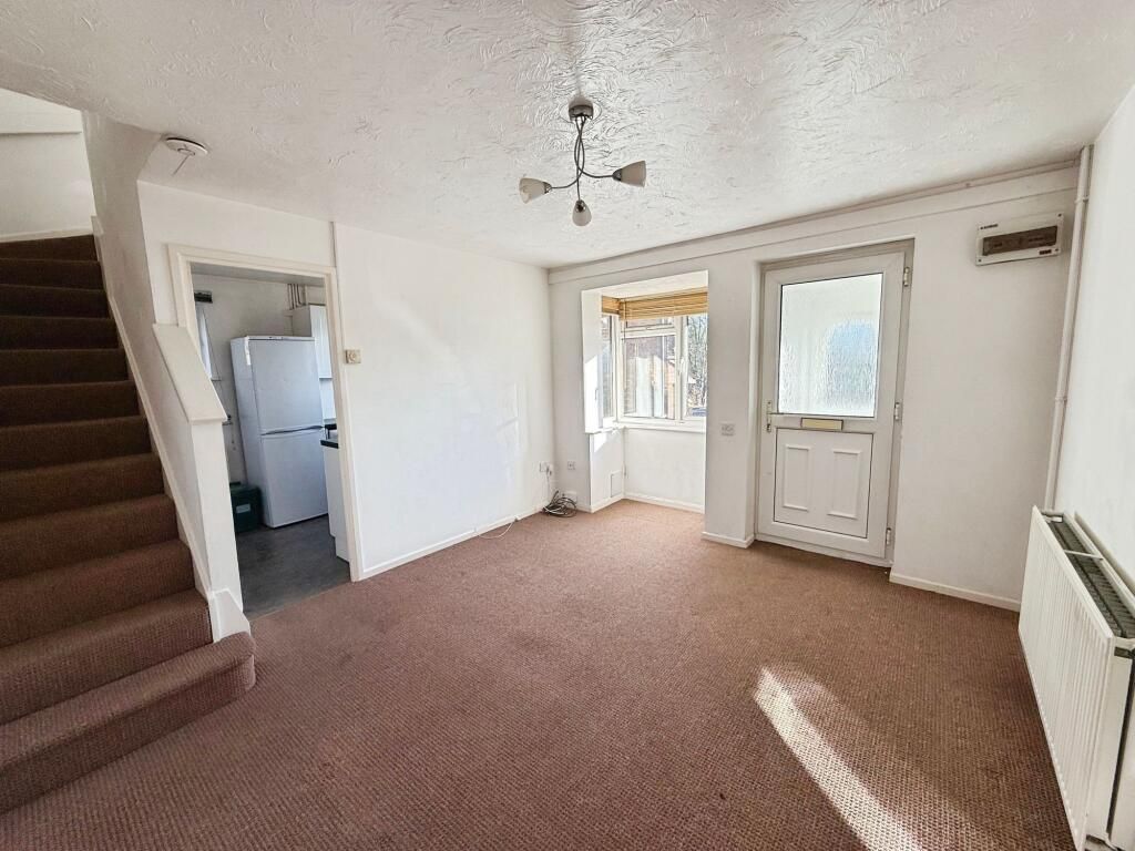 Property photo 2 of 5 .