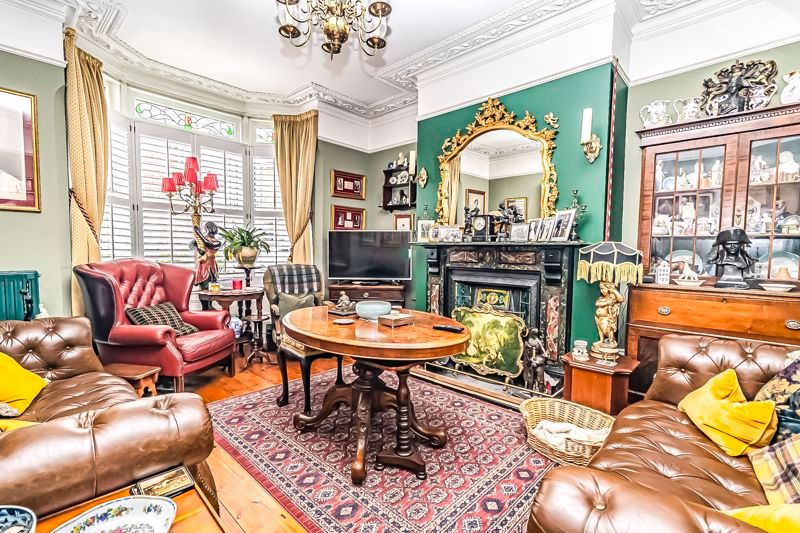 Property photo 2 of 32 .