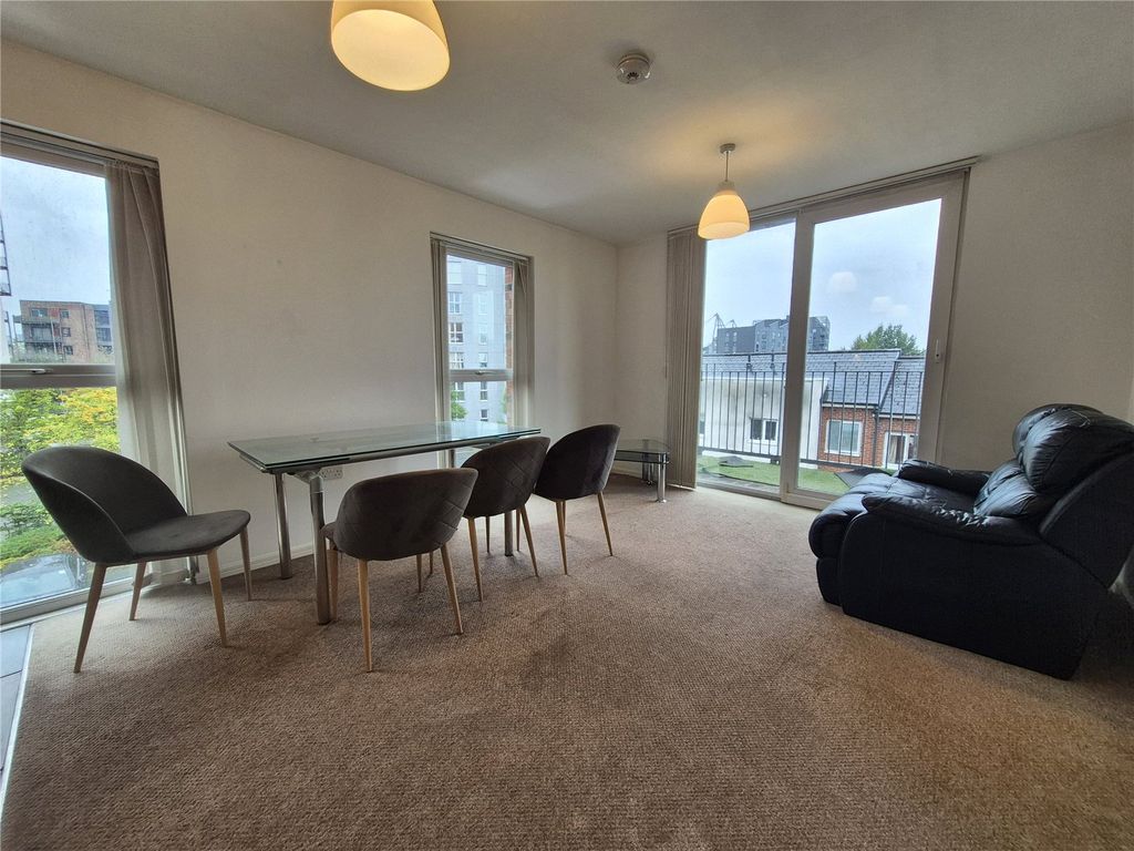 Property photo 2 of 9 Lounge