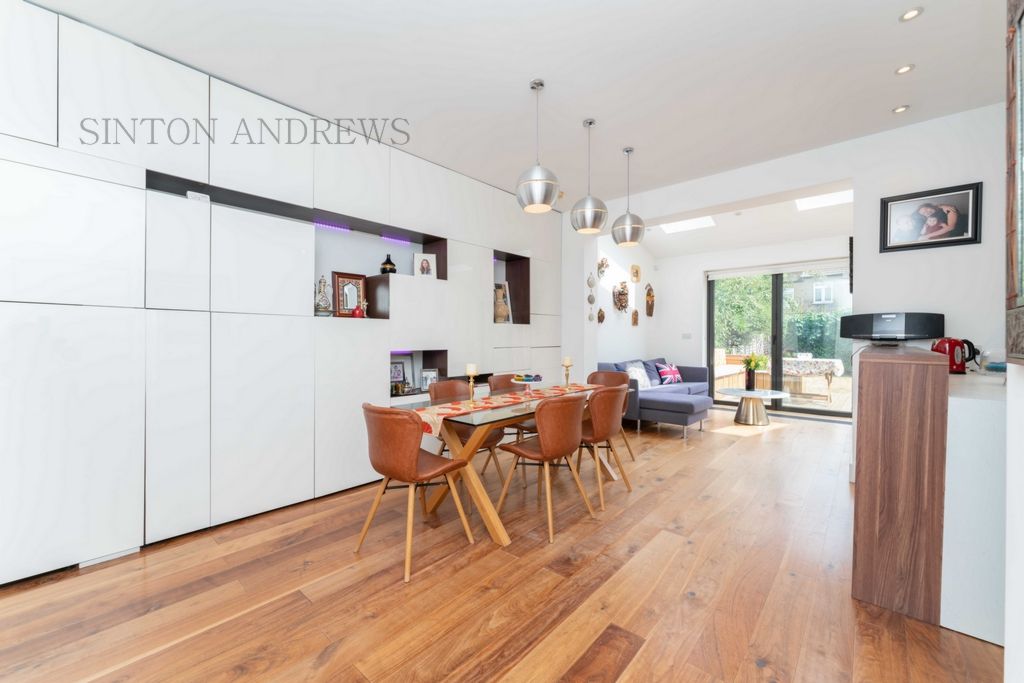 Property photo 1 of 16 Photo 6