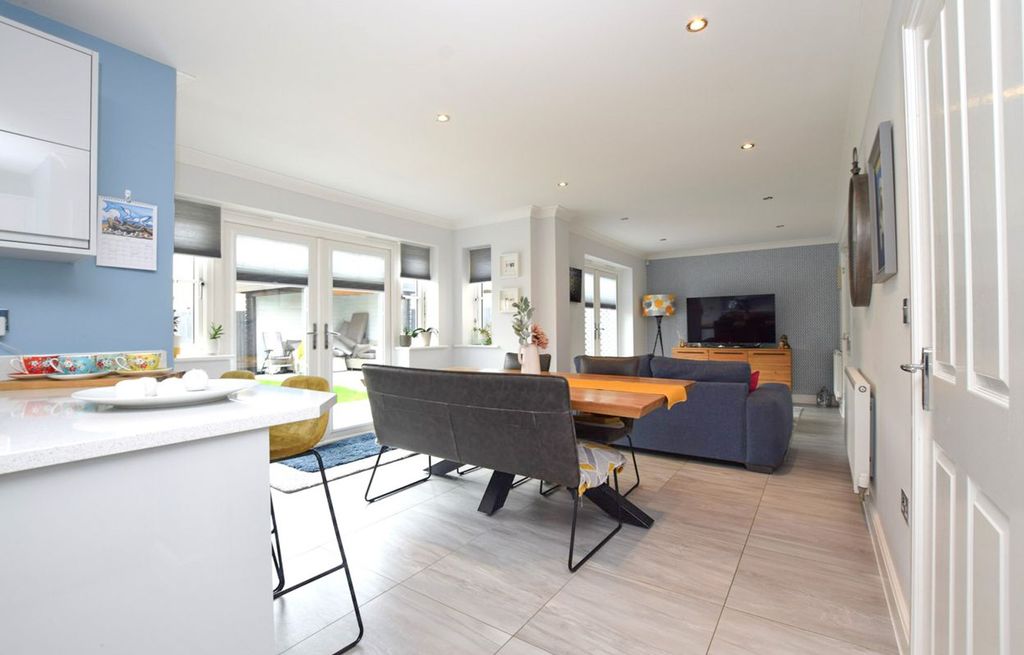 Property photo 3 of 32