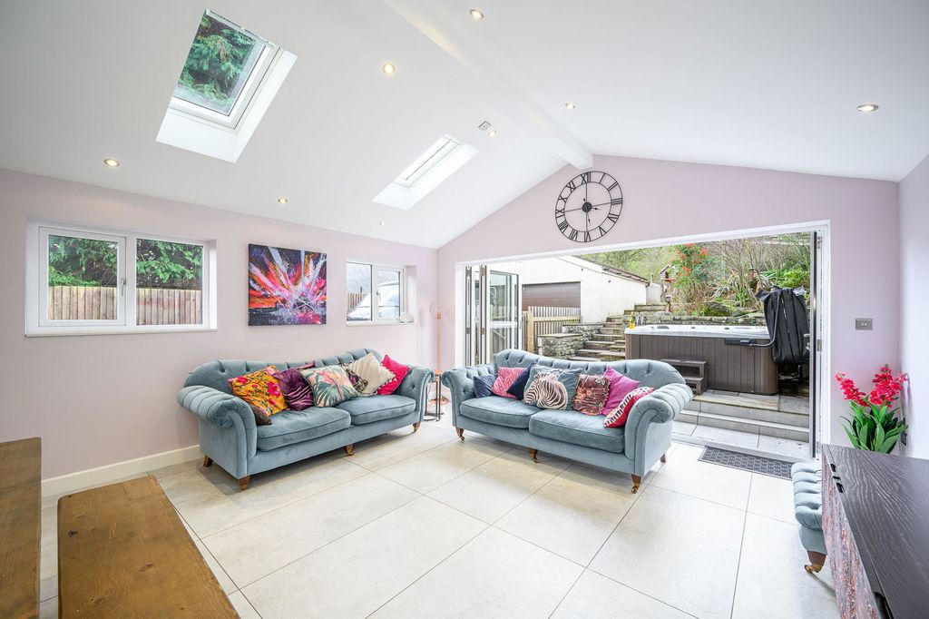 Property photo 2 of 42