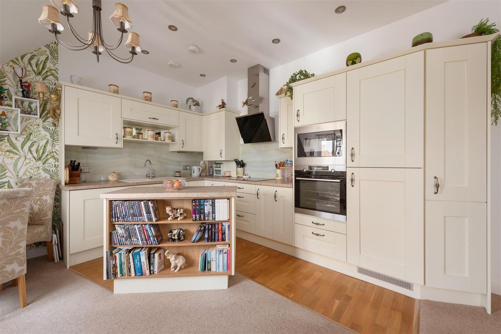 Property photo 3 of 13 Victoria Mews, Regent Street, Whitstable
