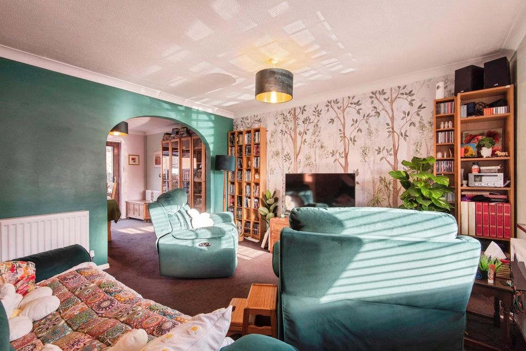 Property photo 3 of 16 Pbox-Img.Jpg