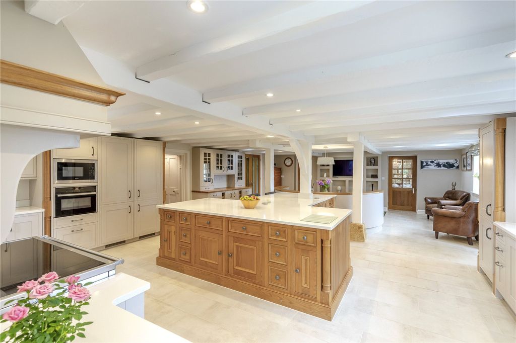 Property photo 2 of 17 Kitchen