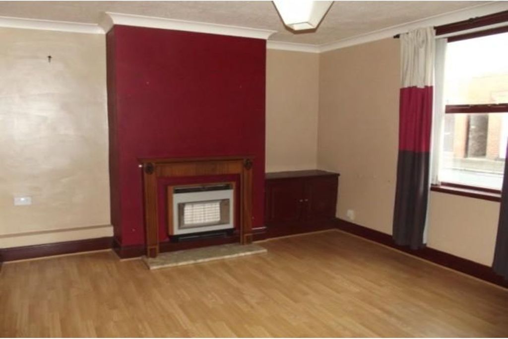 Property photo 2 of 8